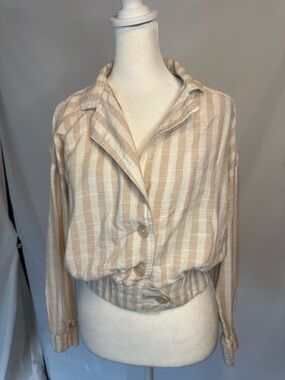 Forever 21 SMALL Long sleeve tan/cream V-neck with low buttons linen look